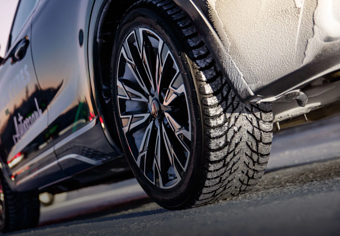 Езда на шипах летом: последствия и риски для вашего авто