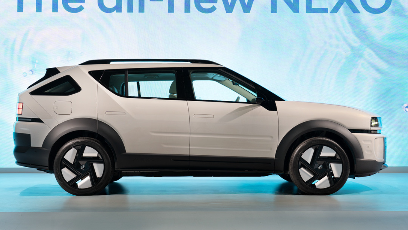 Hyundai презентовал кроссовер Nexo, работающий на водороде