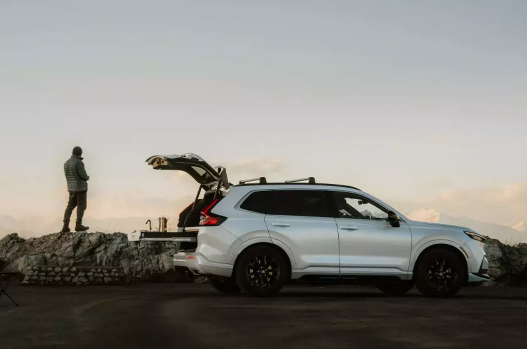 Honda представила гибридный кроссовер CR-V со встроенным "мини-отелем": подробности