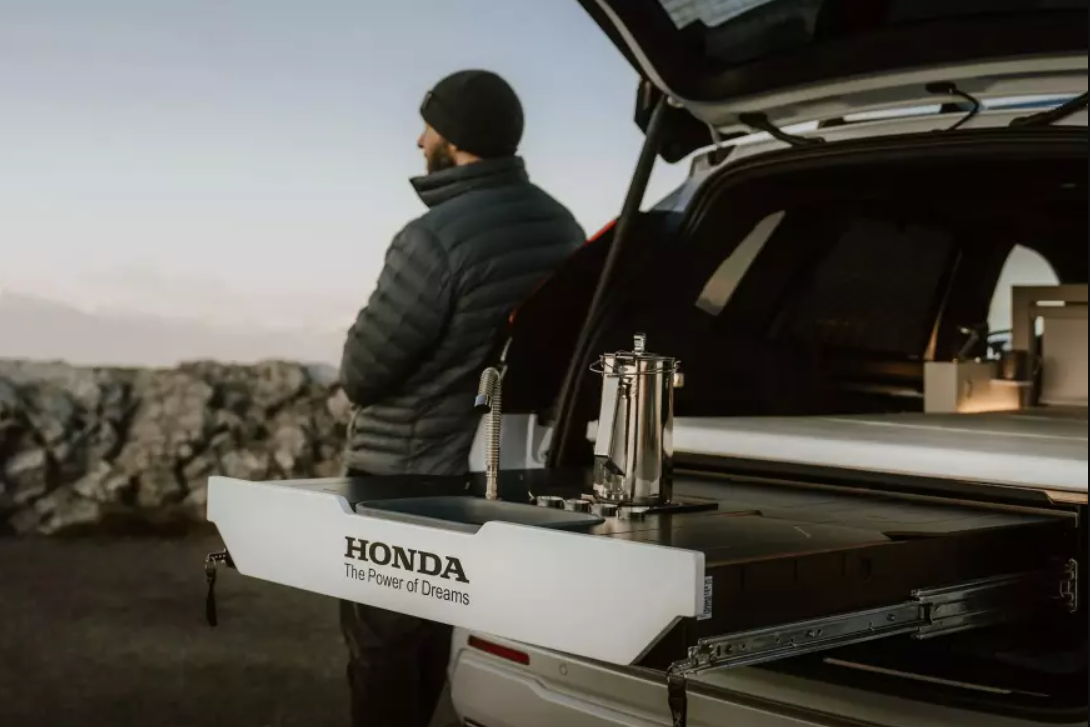 Honda представила гибридный кроссовер CR-V со встроенным "мини-отелем": подробности