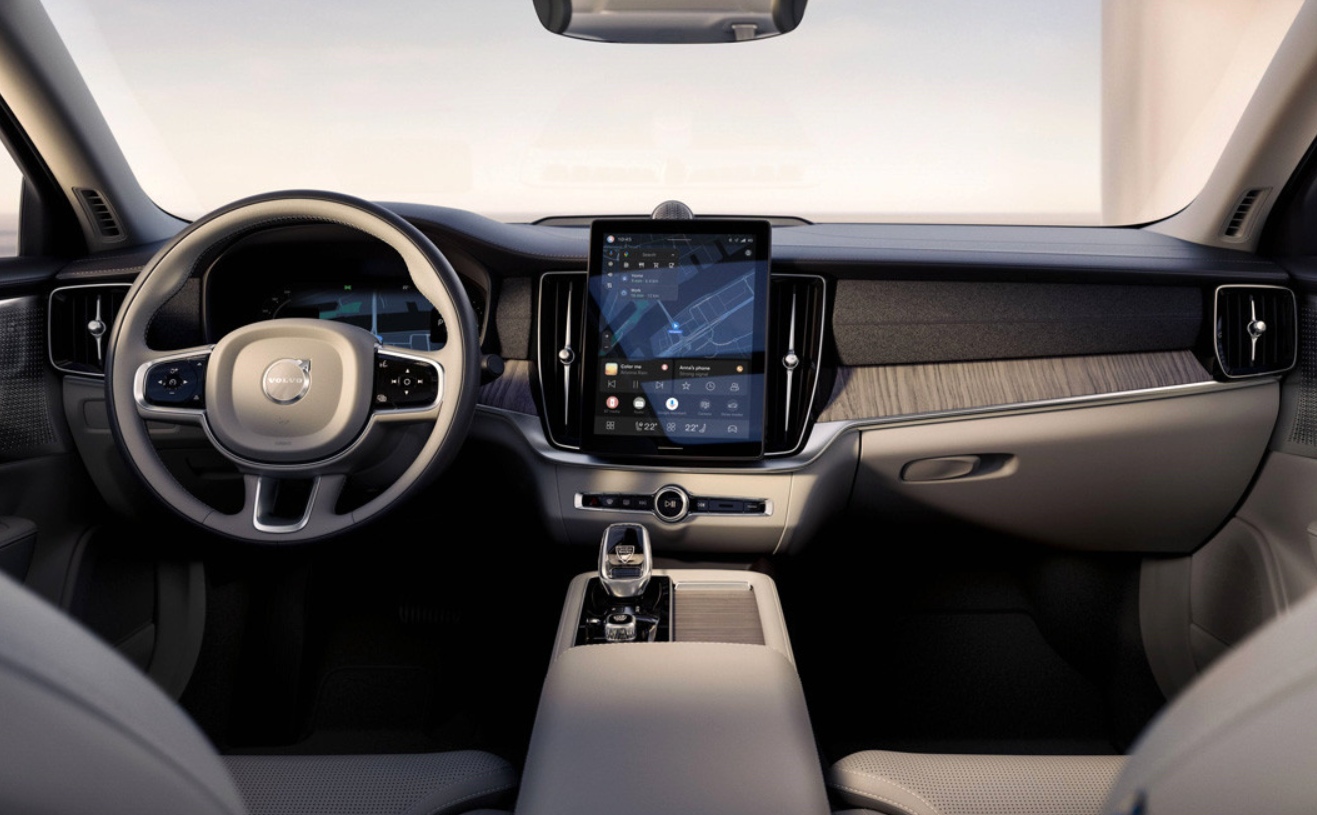 Volvo представила обновленный седан S90: подробности