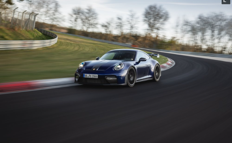 Суперкар Porsche 911 GT3 установил новый рекорд на трассе Нюрбургринг