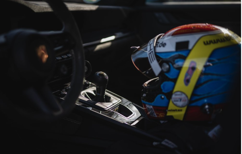 Суперкар Porsche 911 GT3 установил новый рекорд на трассе Нюрбургринг