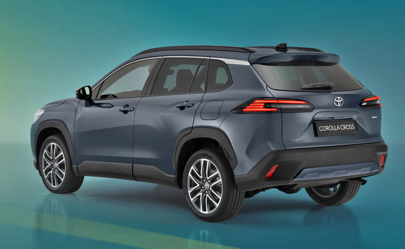 Компактний кросовер Toyota Corolla Cross оновили: розкриті фото та усі версії для Європи