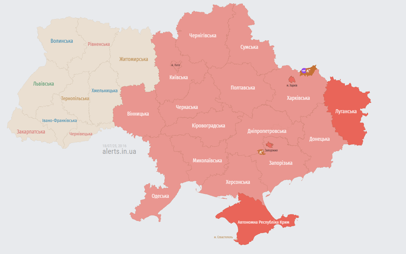 Росія одночасно з балістикою атакує Україну дронами: де загроза обстрілу