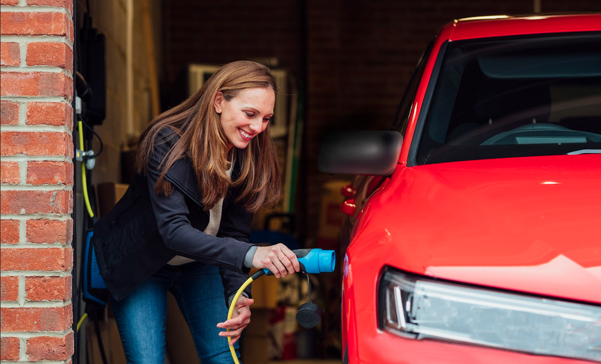 Доступ до розетки – 80% успіху: бліц з експертом про реалії електромобілів в Україні