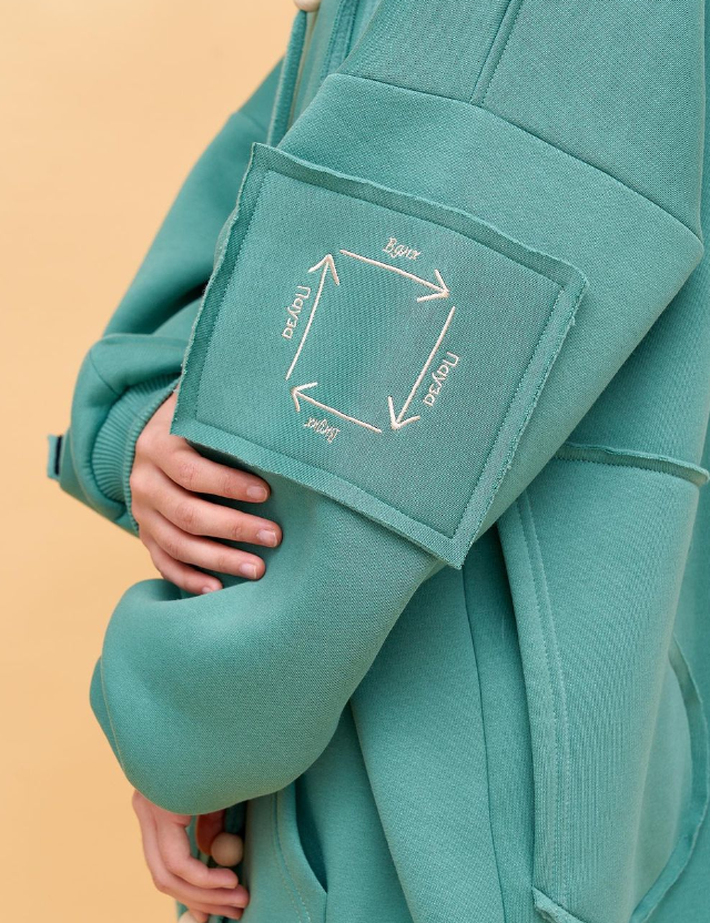 Худи-антистресс. В Украине появилась одежда, которая помогает справиться с паническими атаками (фото)