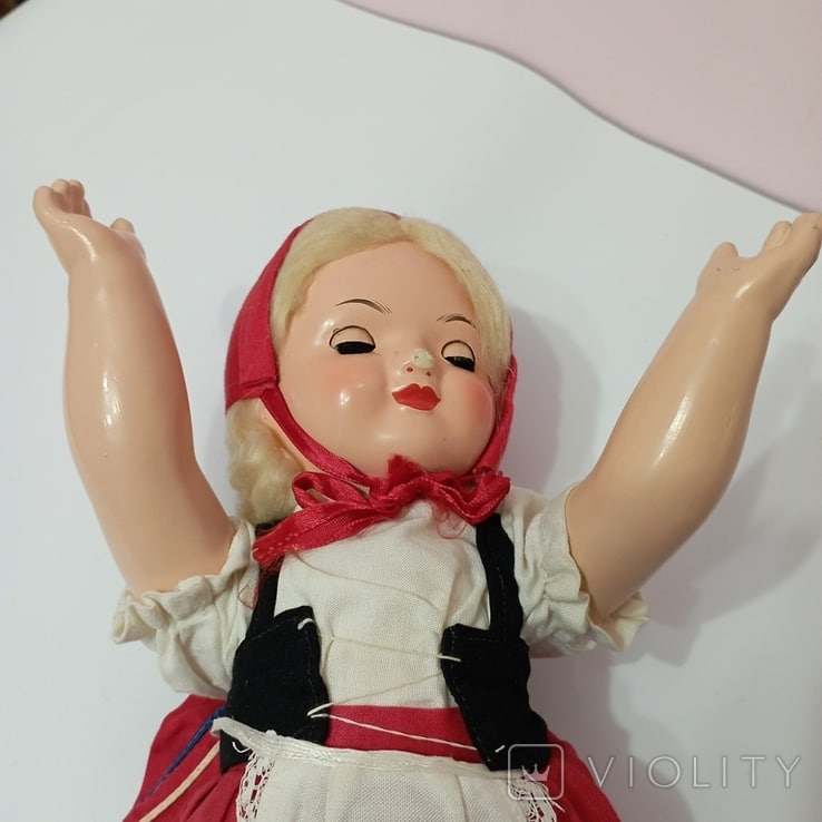 &quot;Убитую&quot; временем детскую куклу оценили в 65 тысяч и вот как она выглядит (фото)