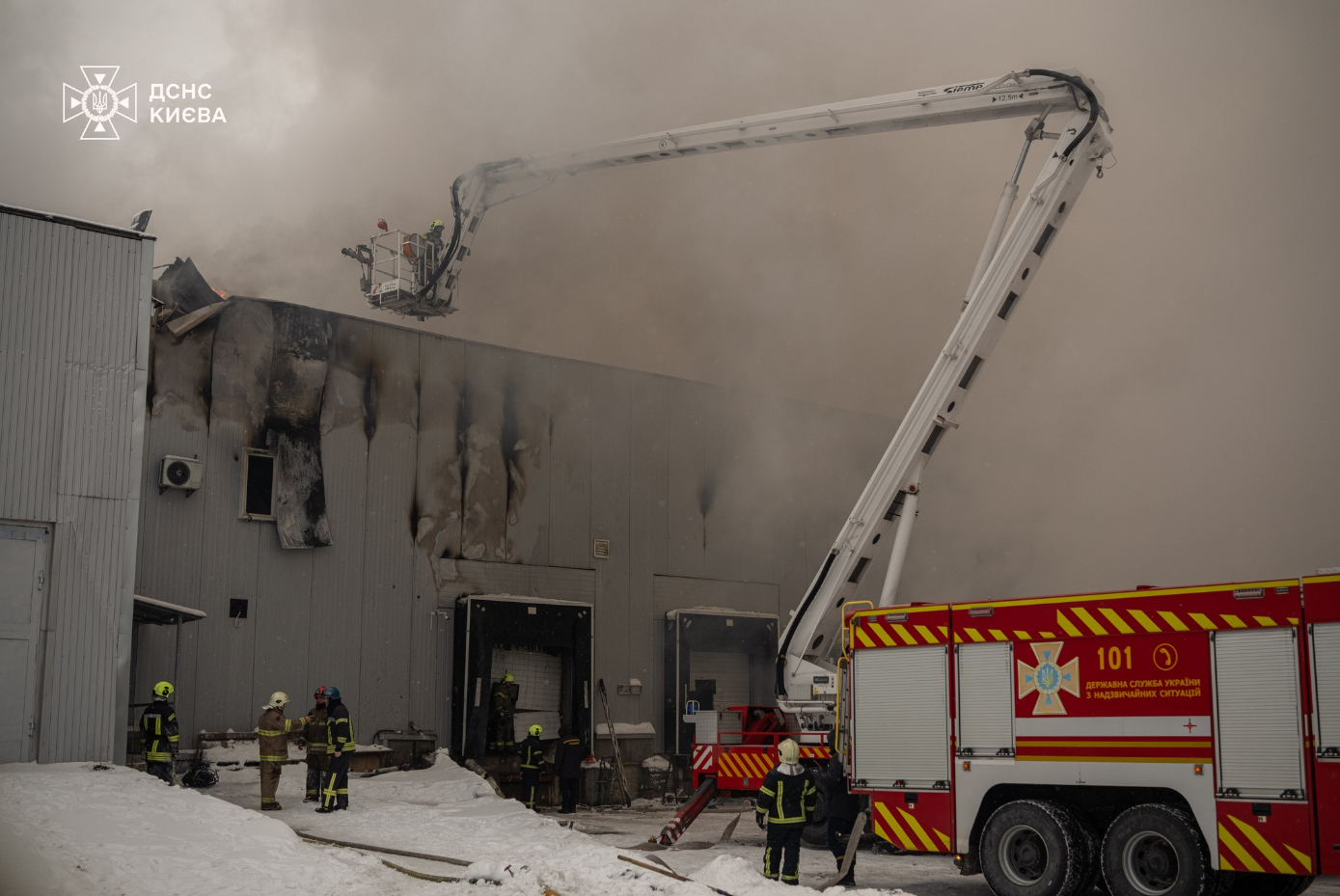 Пожежа на складах: в одному з районів Києва може бути забруднення повітря