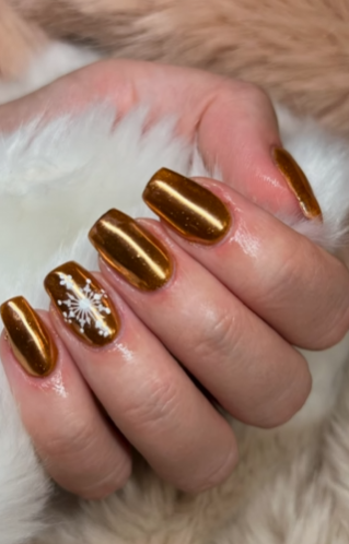 Так ніхто вже не робить. Найгірші ідеї для манікюру на Новий рік (фото)