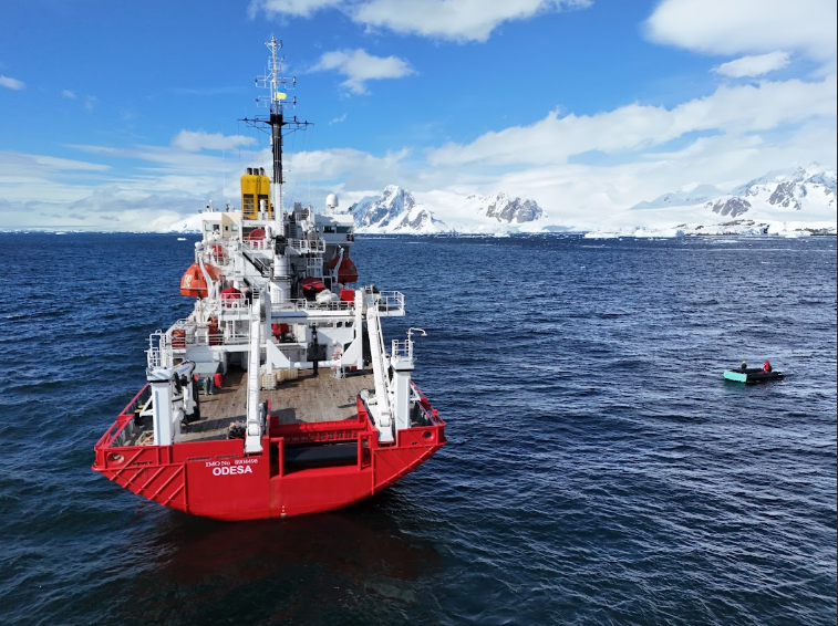 Битва за ресурсы 2048 года: зачем Украине Антарктика и как зарабатывает ледокол "Ноосфера"