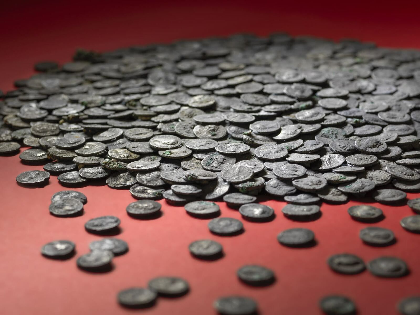У Німеччині відкопали великий скарб часів римських імператорів: фото знахідки
