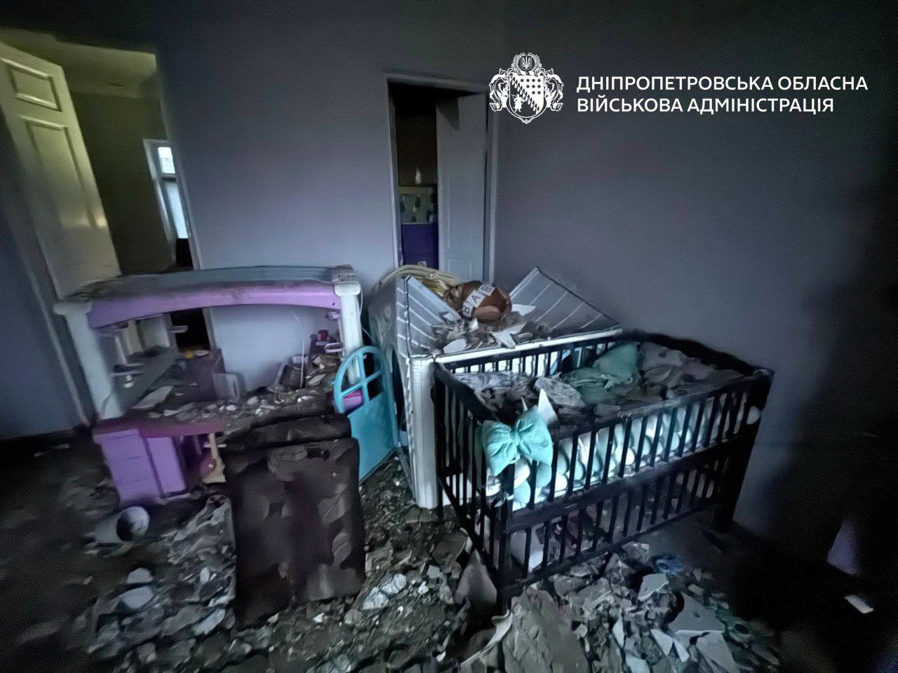 Последствия удара по Днепру: среди раненых младенец, повреждены дома и детсад (фото)