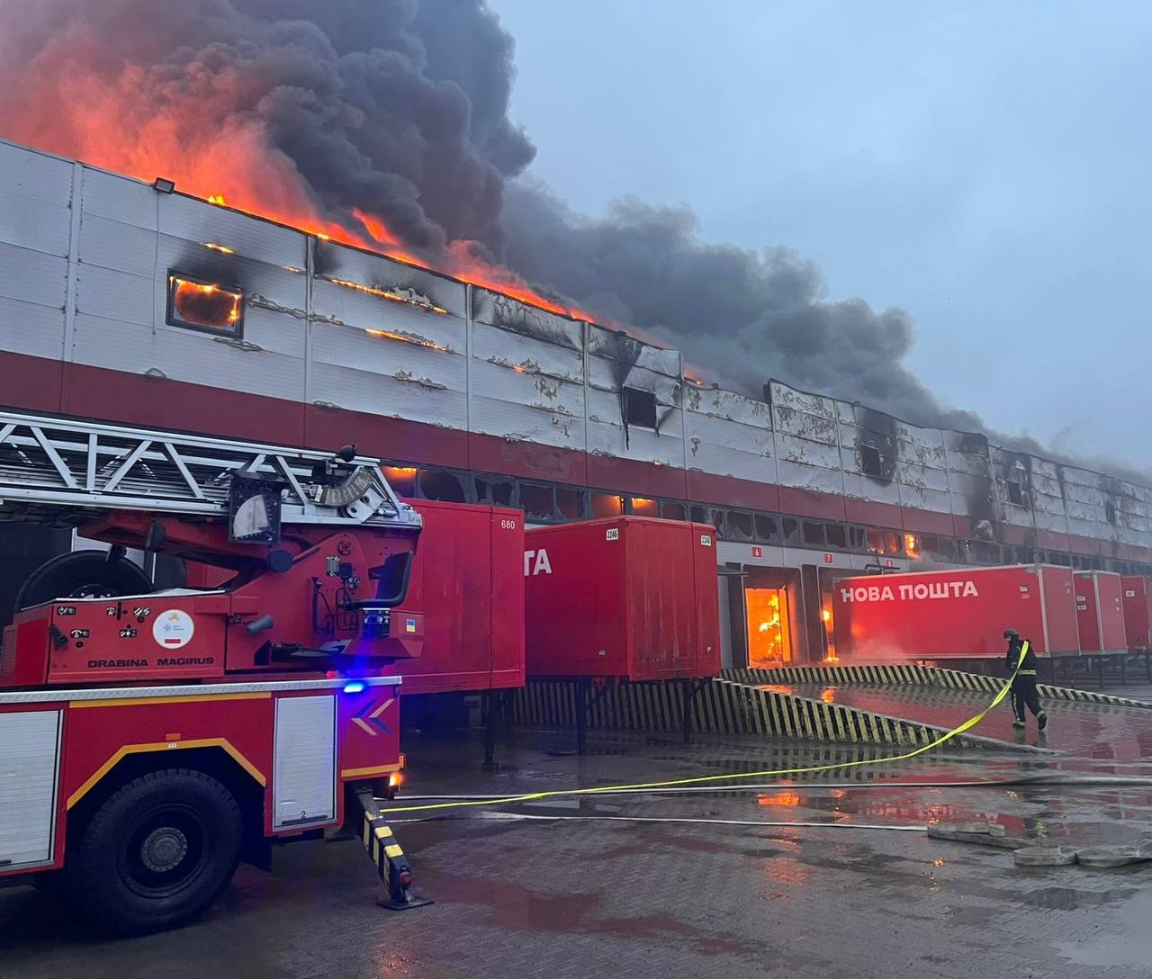 Уничтожен терминал "Новой почты", горела многоэтажка: дроны атаковали Луцк