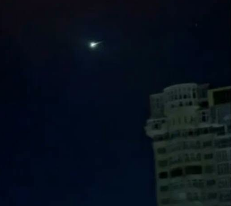 Вночі над Києвом помітили яскраве "небесне тіло": що це могло бути (фото, відео)