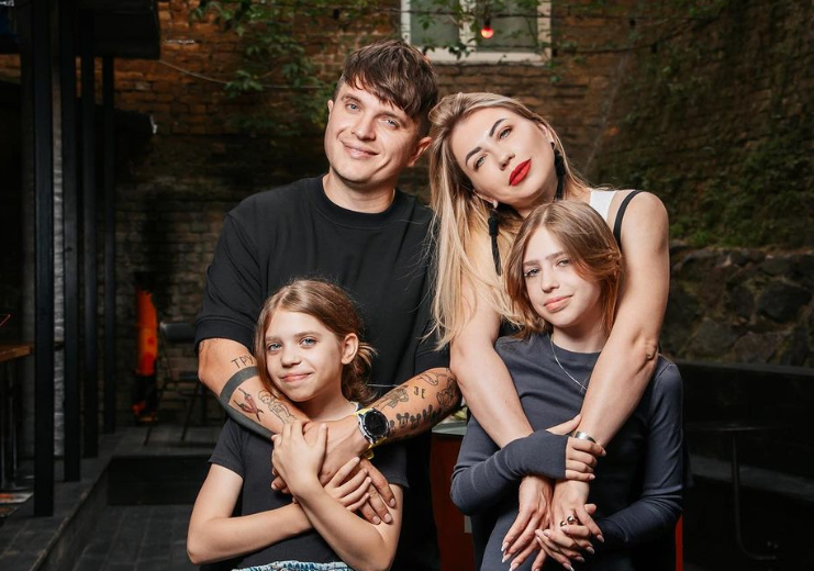 Жена Анатолича назвала самые дорогие подарки от мужа: машины, украшения, путешествия