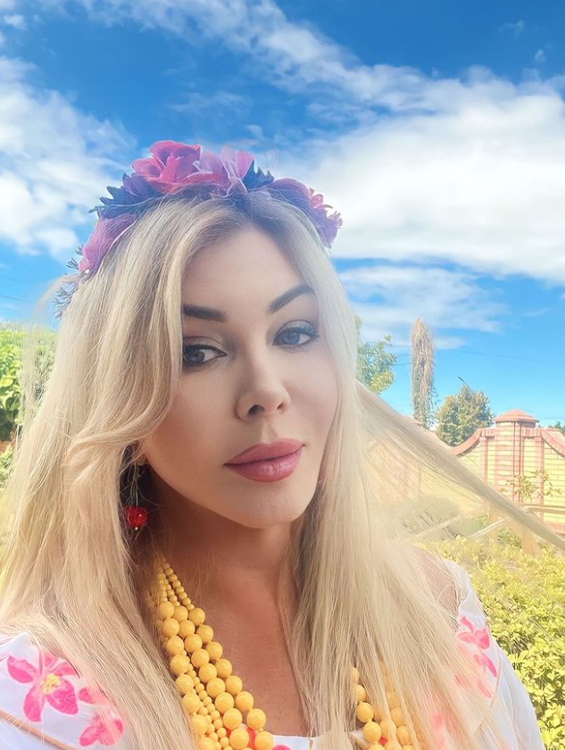 Где в прошлом работали Руслана, Билык и alyona alyona. Угадайте, кто был директором, а кто - коллектором