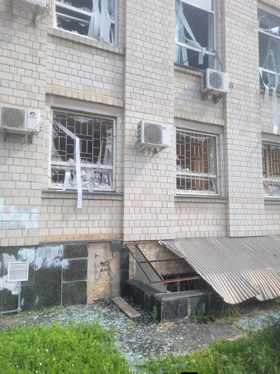 Ночной удар по Вишневому повредил здание налоговой: где теперь получить услуги
