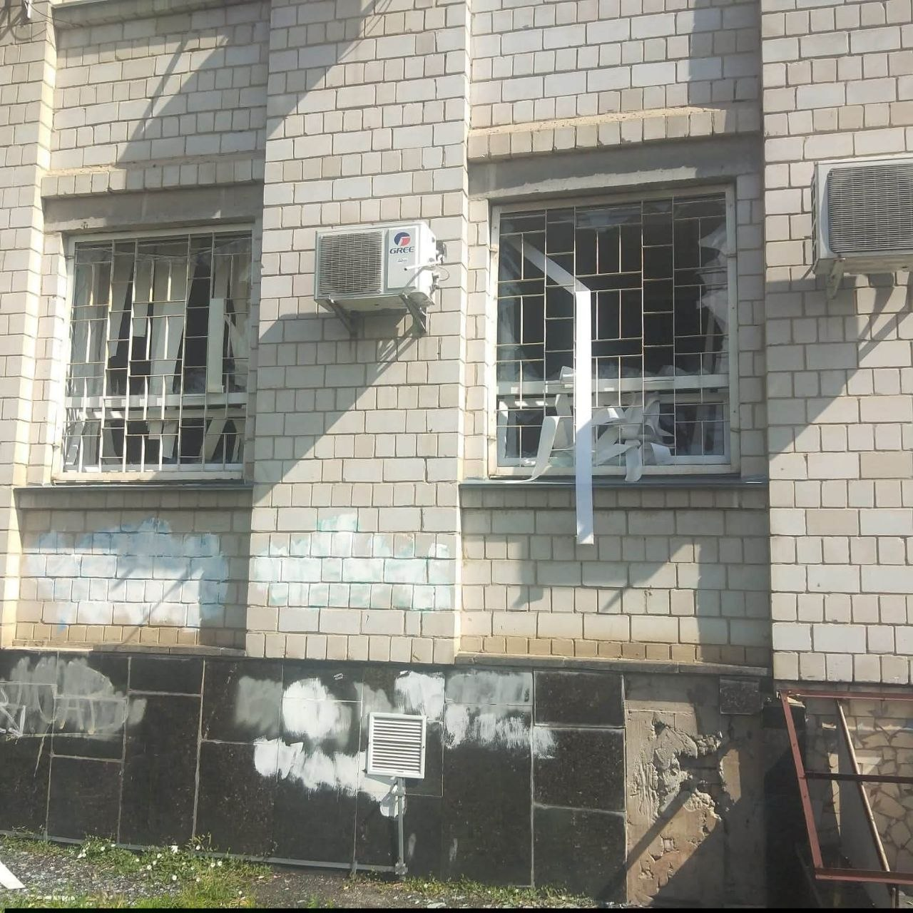 Ночной удар по Вишневому повредил здание налоговой: где теперь получить услуги