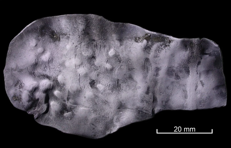 Средневековое проклятие дьявола. Археологи случайно раскопали жуткий артефакт (фото)