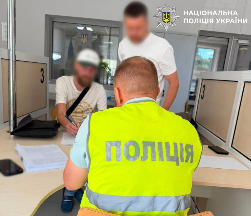 "Забув" собаку на балконі в спеку: житель Києва отримав підозру через загибель тварини