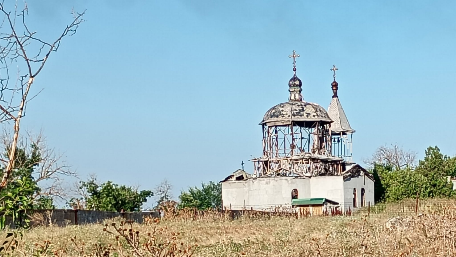 Будували на честь захисників: РФ знищила храм Різдва Богородиці у Херсонській області (фото)