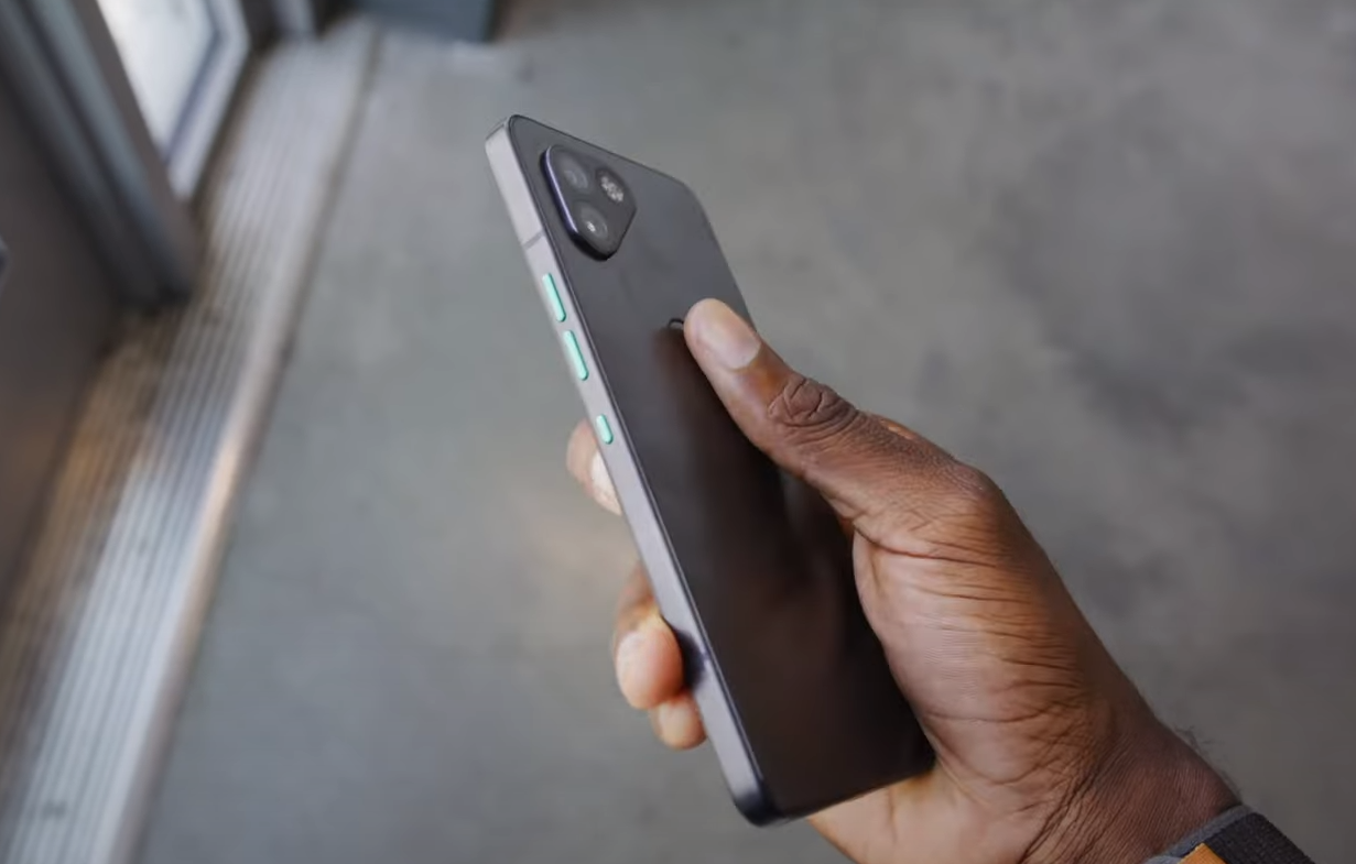 Известный ютубер назвал лучшие смартфоны 2023 года: сколько они стоят в Украине