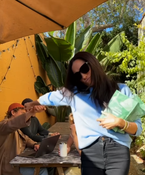 Меган Маркл знялася у рекламі. Що &quot;продає&quot; дружина принца Гаррі та навіщо - пояснення експертів