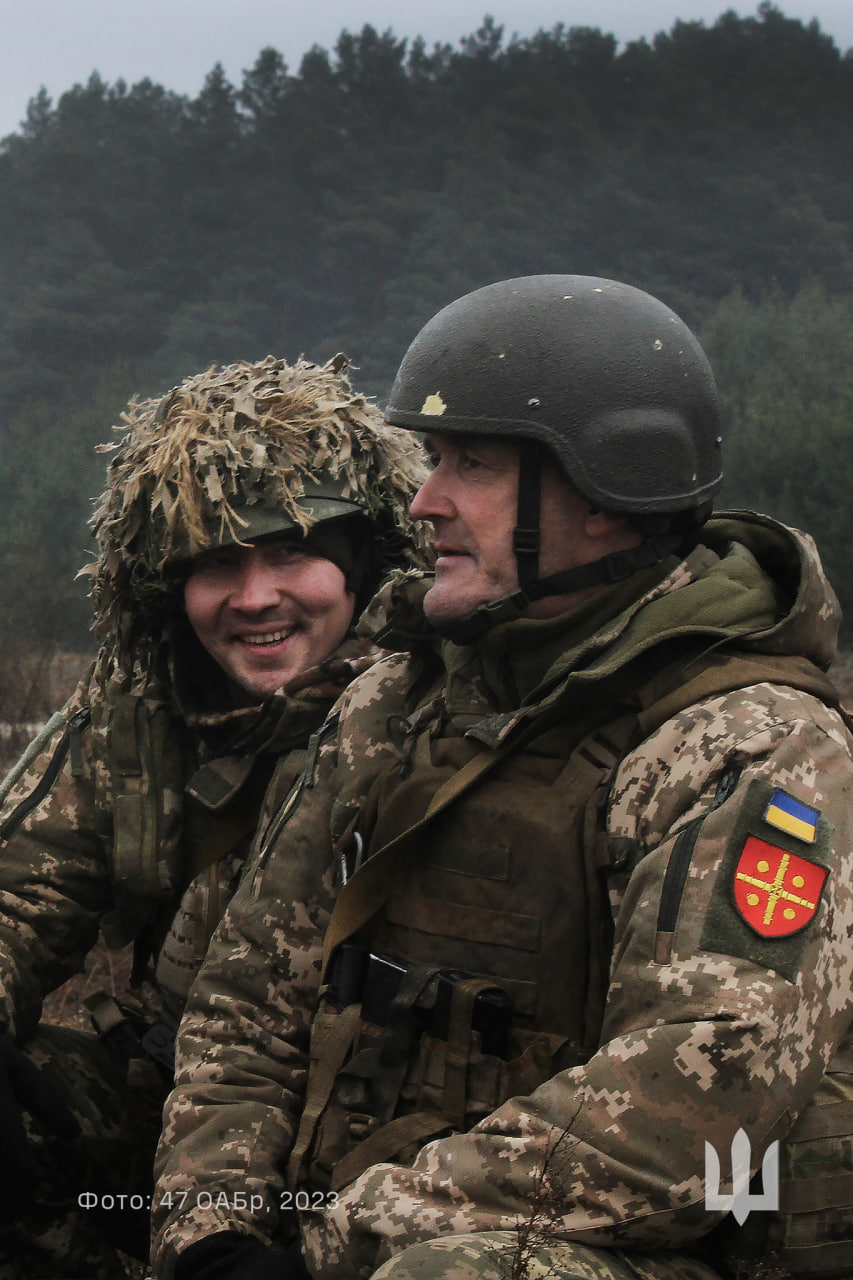 Українські артилеристи показали, як захищають Україну. Сумні очі, але добрі усмішки (фото)