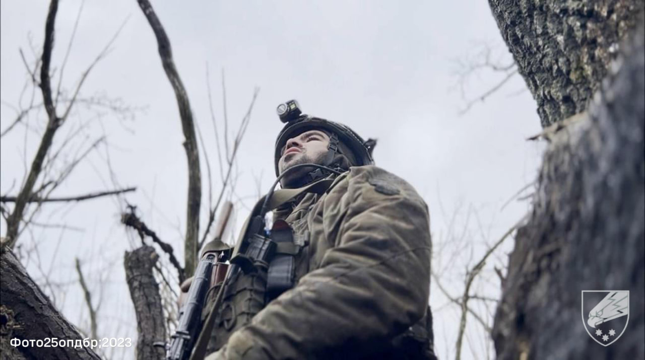 Зазирніть у ці очі: як виглядають Січеславські десантники, які стоять на стражі незалежності