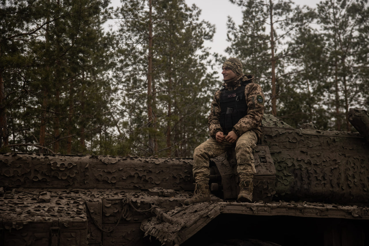 Вогонь, що спопеляє ворога: дивіться потужні кадри роботи артилеристів на Донеччині
