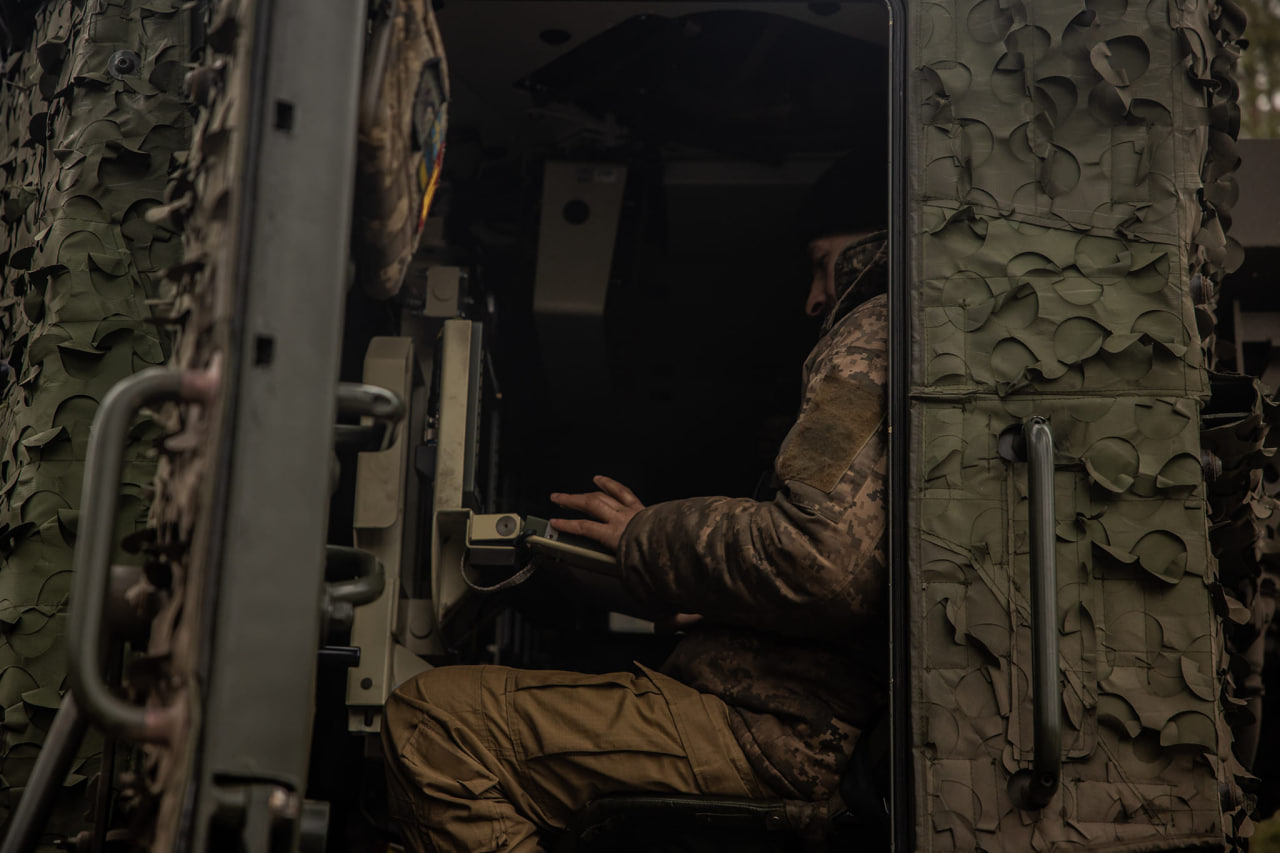 Вогонь, що спопеляє ворога: дивіться потужні кадри роботи артилеристів на Донеччині