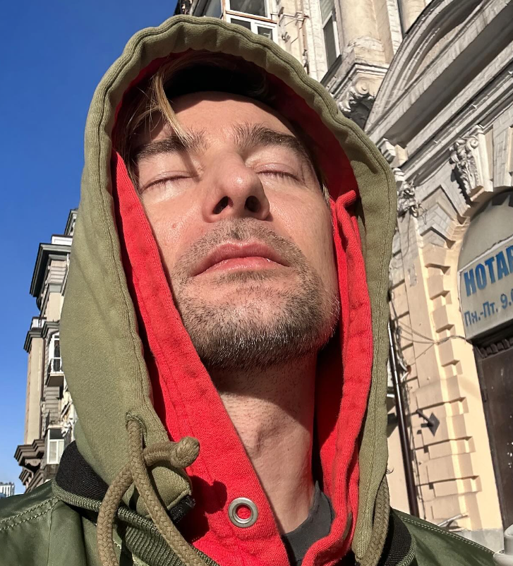 Алан Бадоєв видав серію відвертих кадрів: таким його мало хто бачив