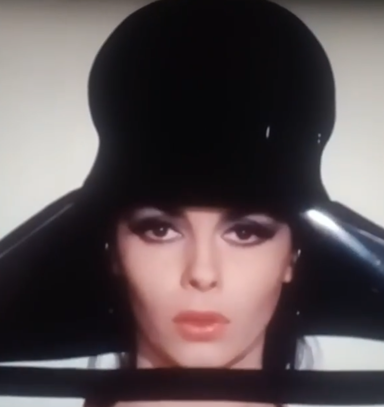 Екі қартпен порно Сексуалды винил киім