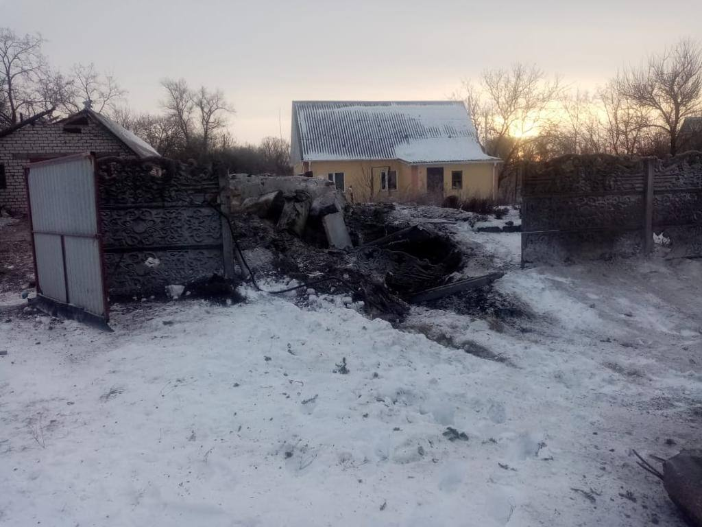 Спасатели изъяли ракету, упавшую возле частного дома в Полтавской области (фото)