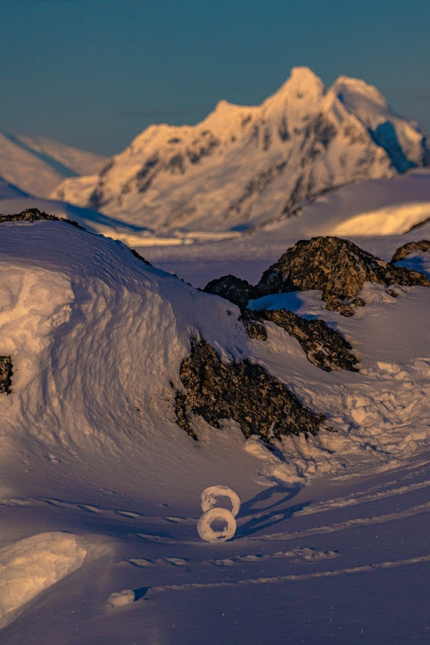 Редкое явление заметили на станции &quot;Вернадского&quot;: смотрите, как выглядят &quot;снежные пончики&quot; (фото)