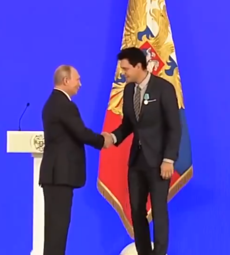 Пророссийского актера лишили роли в сериале &quot;Белый лотос&quot;. Он обиженно &quot;огрызнулся&quot;