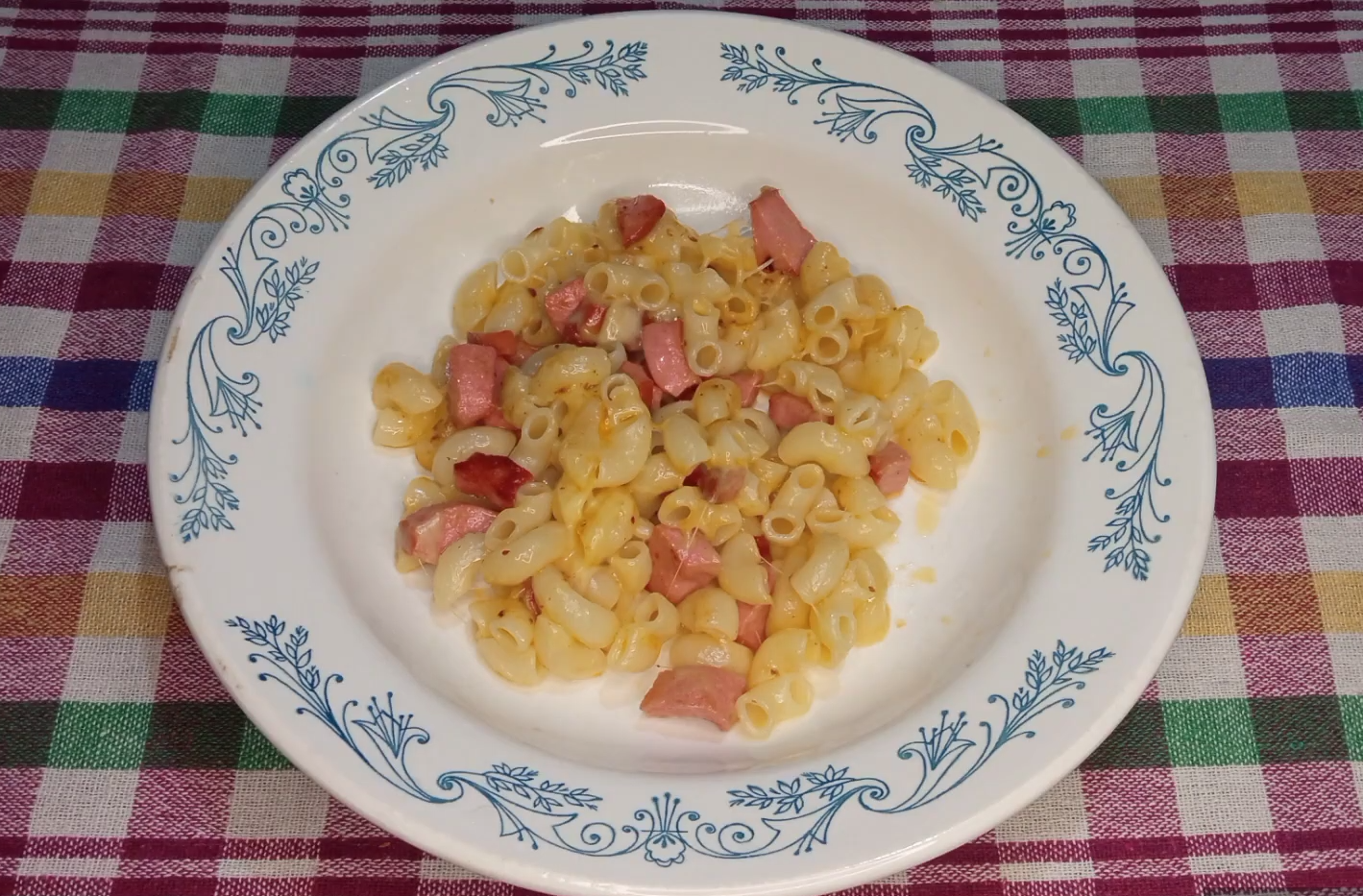 Быстро и сытно. Идеальный рецепт макаронов с сыром и колбасой