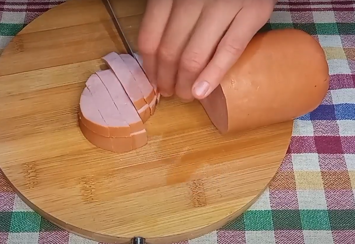 Быстро и сытно. Идеальный рецепт макаронов с сыром и колбасой