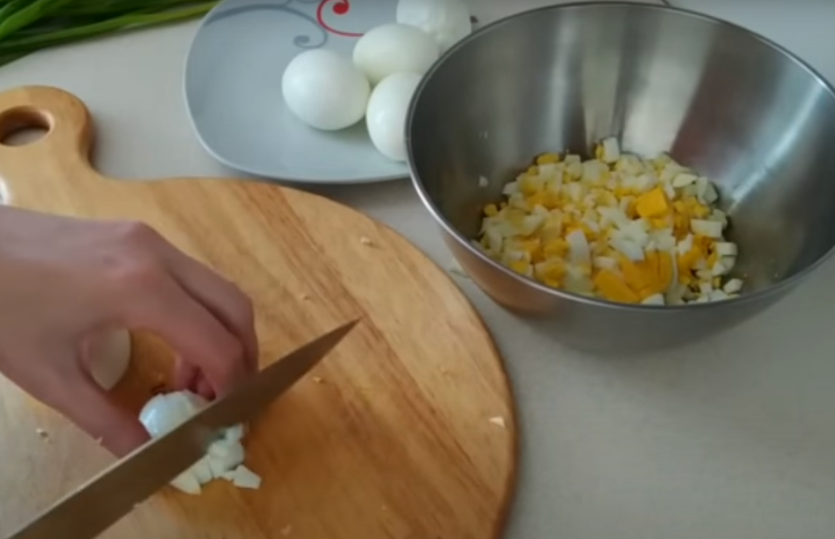 Пиріжки з цибулею і яйцем за рецептом наших бабусь: як готувати смакоту