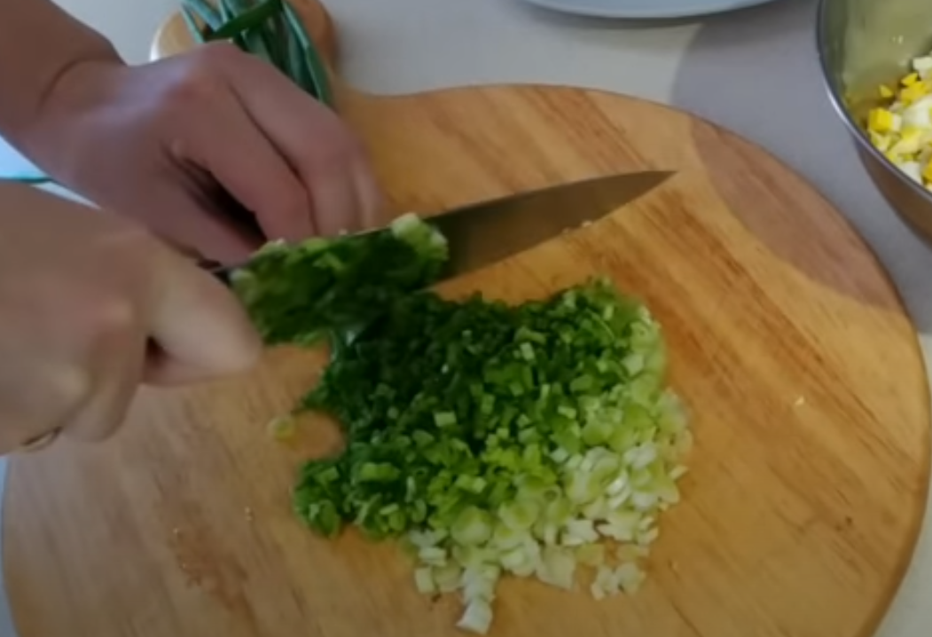 Пиріжки з цибулею і яйцем за рецептом наших бабусь: як готувати смакоту