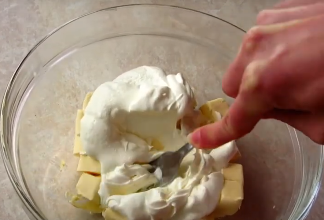 Торт &quot;Наполеон&quot; як у дитинстві: класичний рецепт із заварним кремом