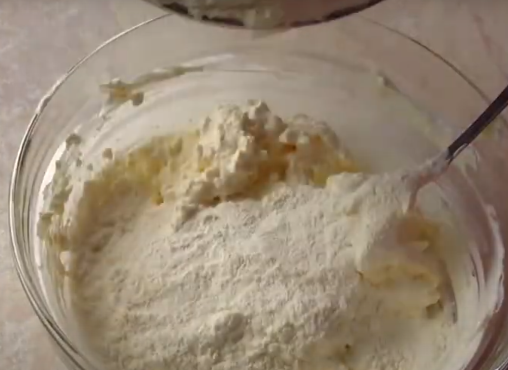 Торт &quot;Наполеон&quot; як у дитинстві: класичний рецепт із заварним кремом