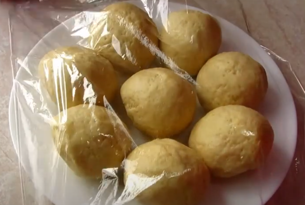 Торт &quot;Наполеон&quot; як у дитинстві: класичний рецепт із заварним кремом