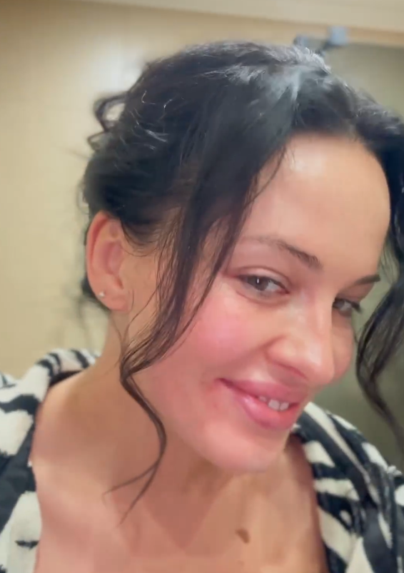 Астаф'єва вразила &quot;справжнім&quot; обличчям без макіяжу: як зірка Playboy виглядає у реальності