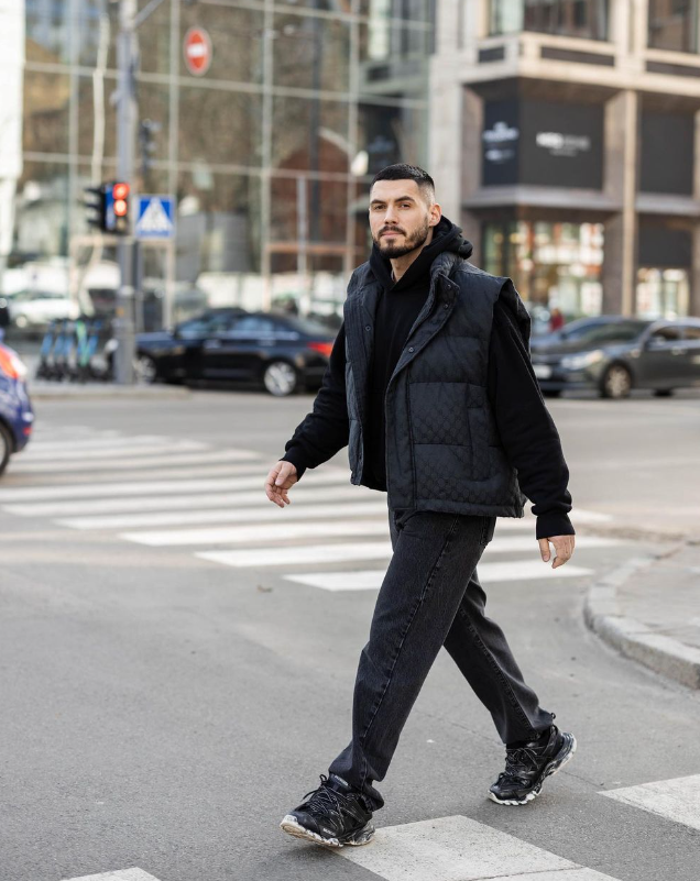 "Холостяк" Добрынин сказал, сколько денег ему нужно для "комфортной жизни": речь идет о тысячах долларов