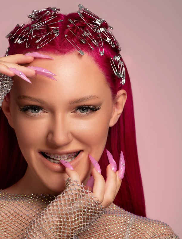 Кэнди Суперстар: Никто не хочет смотреть, как блогер переживает и жалуется на жизнь