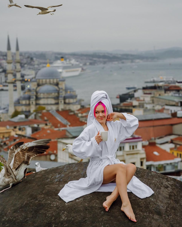 Кэнди Суперстар: Никто не хочет смотреть, как блогер переживает и жалуется на жизнь