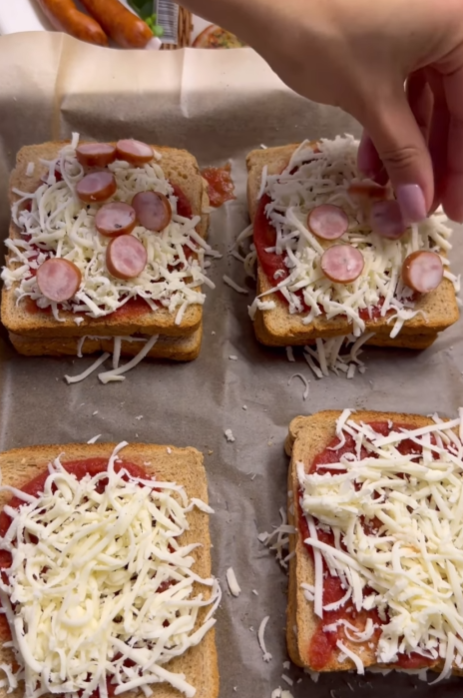 Идеальная закуска на выходные. Рецепт &quot;ленивой&quot; пиццы, которая готовится за 10 минут (видео)