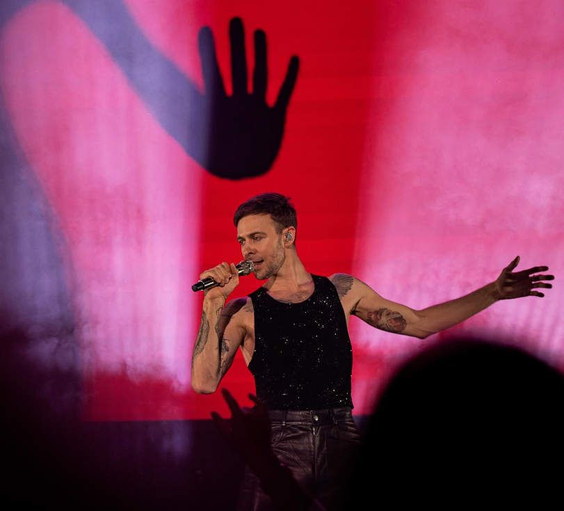 Как Барских выглядел в 2007 году. Смотрите первое выступление артиста на шоу &quot;Караоке на Майдані&quot;